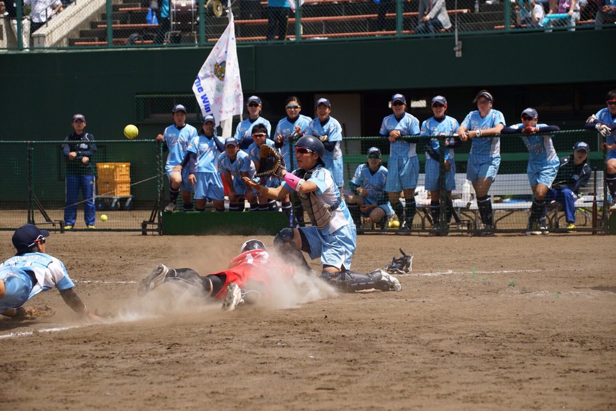 ビックカメラ女子ソフトボール高崎 9回裏 我妻選手のスクイズ 中西選手がホームイン 2 1 ビックカメラ高崎勝利 Mvpは 上野投手 ビックカメラ女子ソフトボール高崎 9回裏 我妻選手のスクイズ 中西選手がホームイン 2 1 ビックカメラ高崎勝利 Mvpは 上野投手