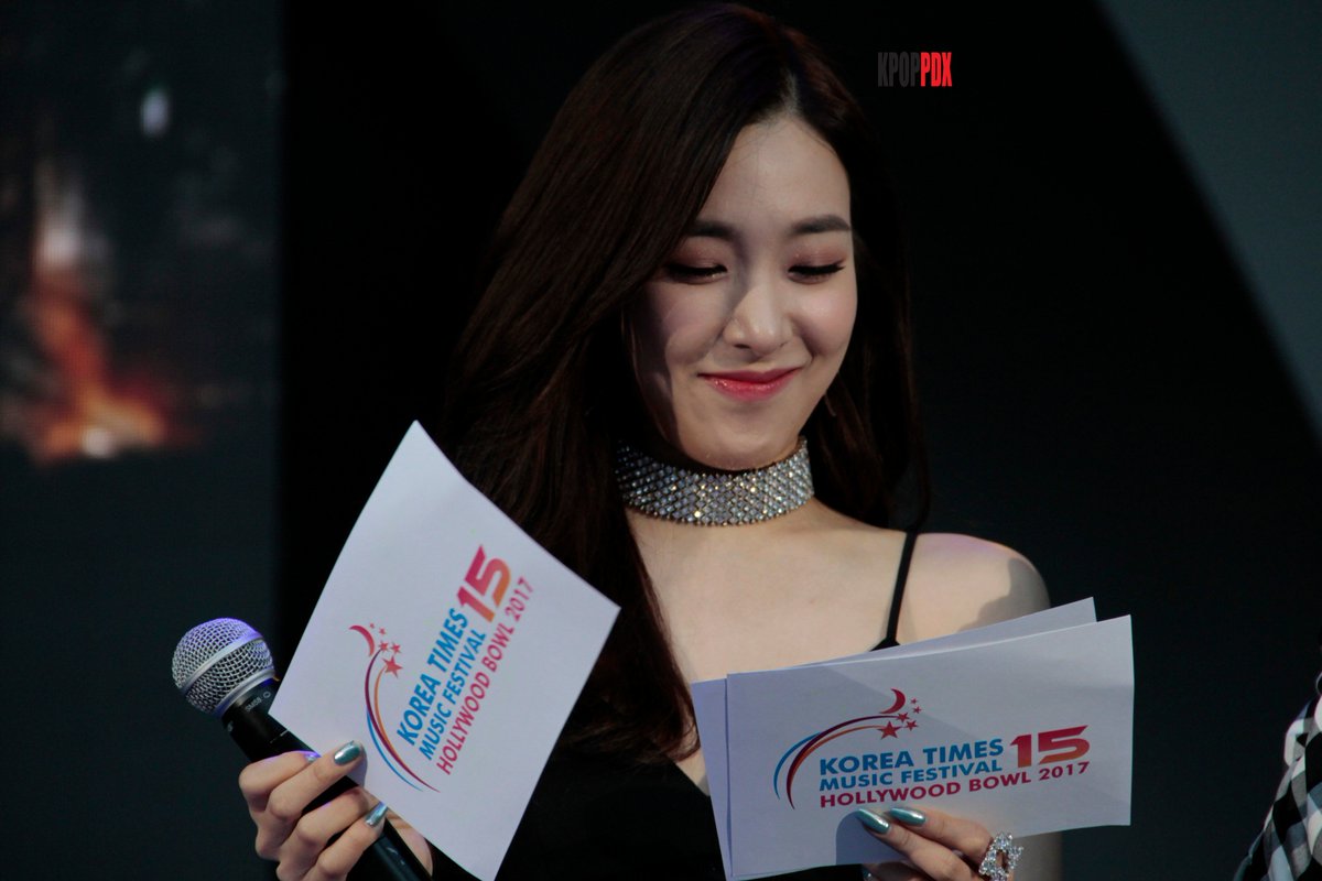 [PIC][21-04-2017]Tiffany khởi hành đi LA – Mỹ để tham dự "The 15th Korea Times Music Festival 2017" vào tối nay - Page 4 C_HRrsFUAAQ6h0r