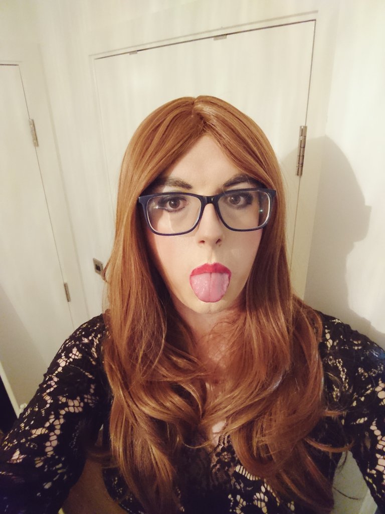 FerrariFelicity's tweet photo. 11k followers 🤗 have some tongue action haha 👅 #QueenFelicity👑 #feminisation #tgirl #transvestite #trap #femboy #crossdresser #RTSquad69 https://t.co/qa0G37AVzy