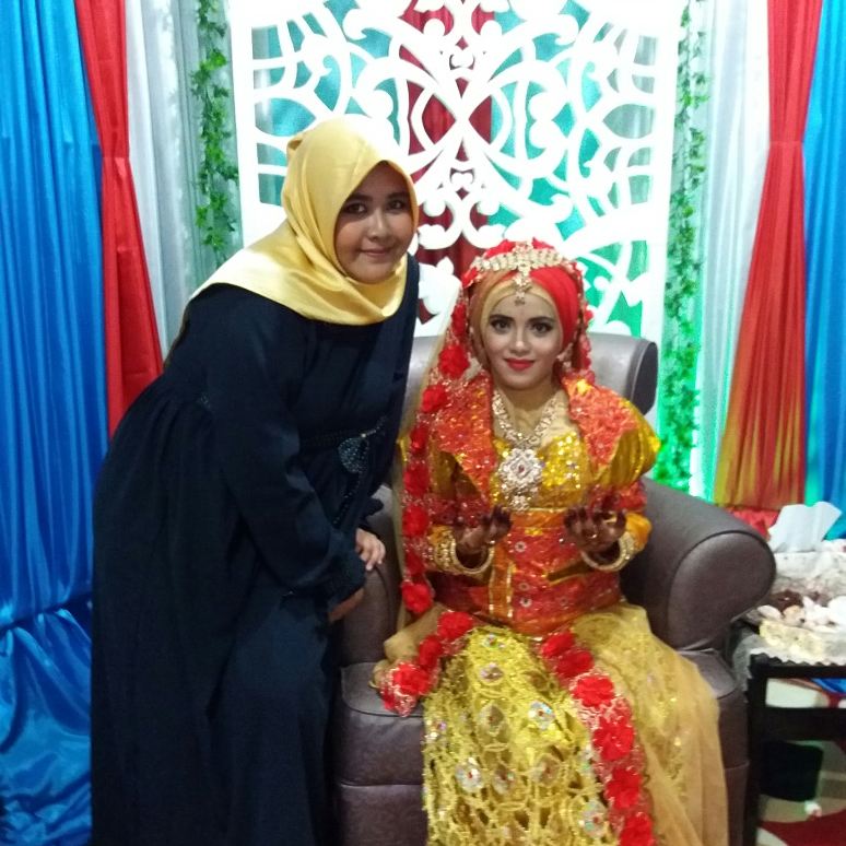 Rainita22's tweet photo. Selamat menjadi Calon Pengantin kak Onha..
Menjadi bagian dari Acara malam pacci ini menjadi suatu kebanggan untukku..
#MC #MAPPACCI https://t.co/qKNmTqhn49