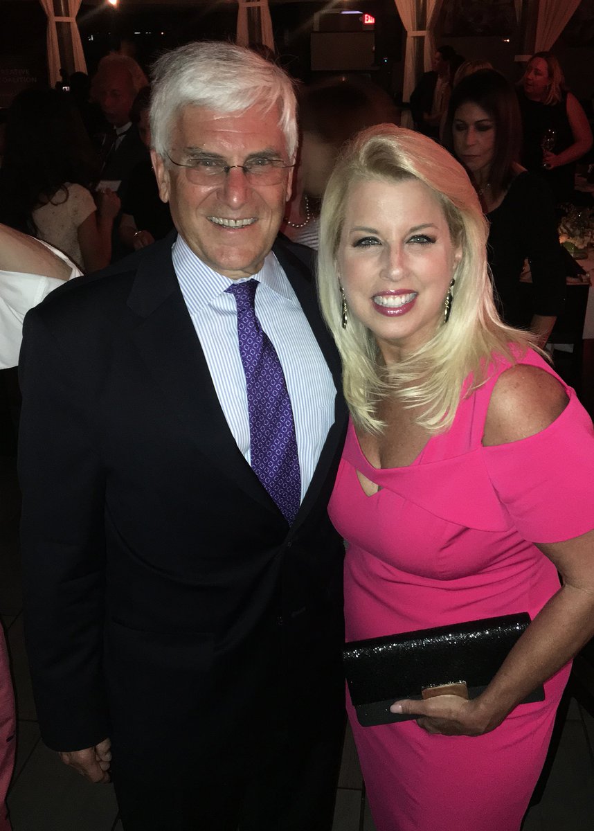RitaCosby's tweet photo. Terrific to see #GeneralCasey @the_USO at @TheCreativeC Gala in DC! Glad Congressional Budget includes funds for valuable #RighttoBearArts! https://t.co/ogFDqVqPUE