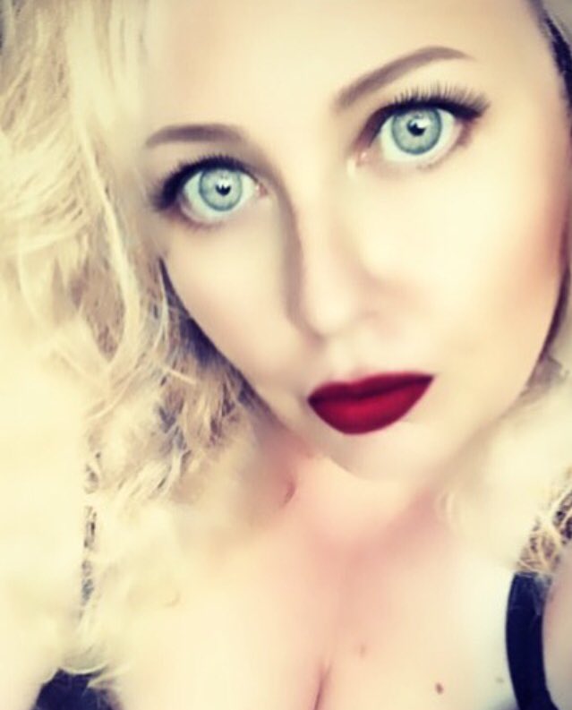 wookielover53's tweet photo. I love this look #blondehair #naturalcurls #thoseyestho #fakeeyelashes #redlips #snapchat #befunkyapp #photoedited #weekendvibes https://t.co/q901kyDRhe