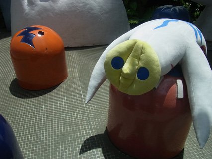 太陽の塔ぬいぐるみシリーズ】 100cmあるクッションは抱きごこち抜群
