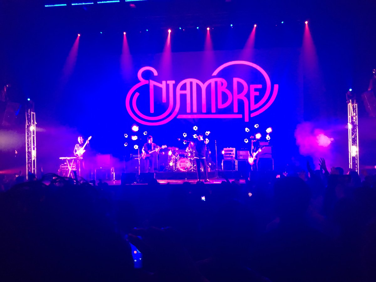 miguelgmedina's tweet photo. "Más te mereces un #UltimoTema @enjambremx buenísimo concierto!!!! @midorymishami te amo ❤️ https://t.co/ugPUNwHlLJ