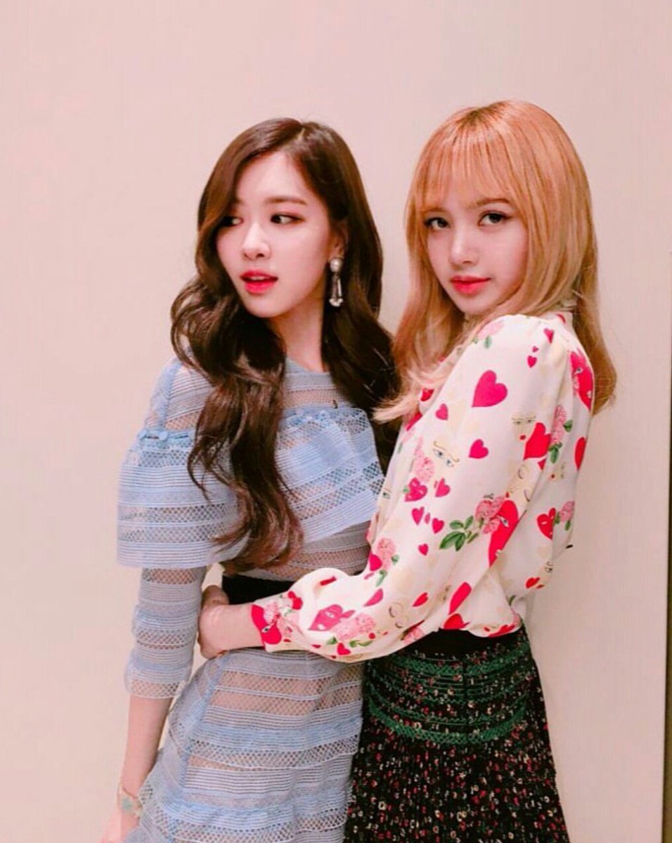 bprosiepark's tweet photo. [IG] 170428 #BLACKPINK #ROSE #LISA #CHAELISA #BESTIE #LOVEHERR #블랙핑크 #로제 https://t.co/pnR9Bl3uh8