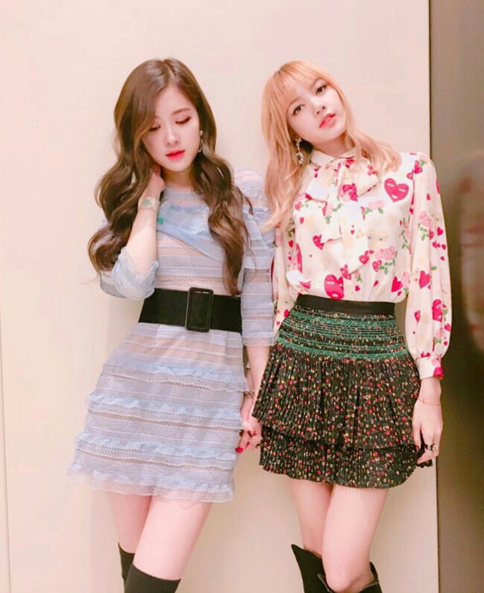 bprosiepark's tweet photo. [IG] 170428 #BLACKPINK #ROSE #LISA #CHAELISA #BESTIE #LOVEHERR #블랙핑크 #로제 https://t.co/pnR9Bl3uh8