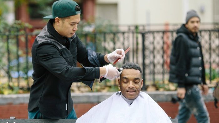 Saat Libur di Hari Minggu, Apa yang Dilakukan Penata Rambut Termahal Ini Sungguh Terpuji dlvr.it/P4PByb
