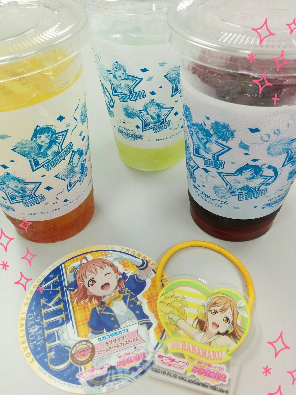 Twitter 上的 公式 ラブライブ スクフェス事務局 スクフェス全国大会 ミニ感謝祭17 In 東京 セガコラボカフェキッチンカーで販売中のコラボドリンク 各ユニットをイメージしたドリンク オリジナルカップ入り に限定コースターとカップチャームがついてくる