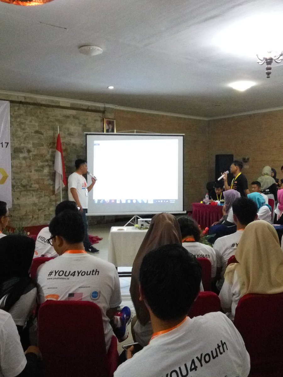 YOUth4DevID's tweet photo. Kemudian, ada sesi finalisasi Youth Declaration yang menjadi salah satu outcome utama dari Boot Camp #YOUth4Dev #YOU4Youth @usembassyjkt https://t.co/RQcT5bt5Cg