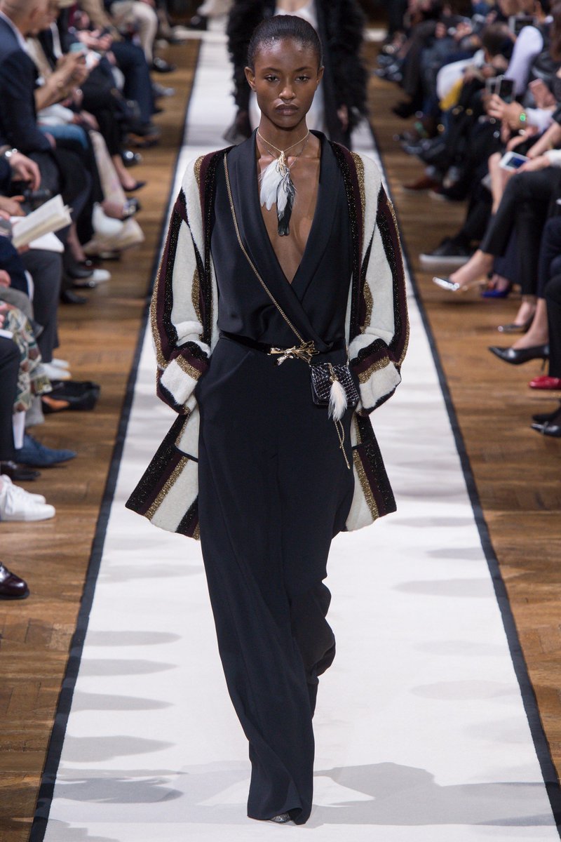 EStarProModels's tweet image. The complete Lanvin Fall 2017 Ready-to-Wear ... - estarproductions.com/the-complete-l… #modeling #fashion #teen #bikini
EStarProductions.com