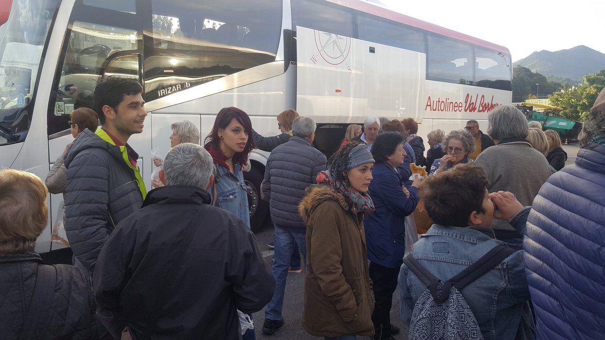 CgilImperia's tweet photo. Stiamo arrivando
 Cgil Imperia e giovani della Rete degli Studenti. 
@Cgil_Liguria #tuttaunaltraitalia #sipuo #cgil https://t.co/47Mu7wnoS4