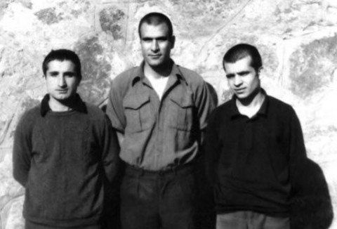 "Sararıp dökülmeden önce kızaran yapraklar ki onlar 
Şan verdiler ortalığa bütün bir sonbahar" #6Mayıs