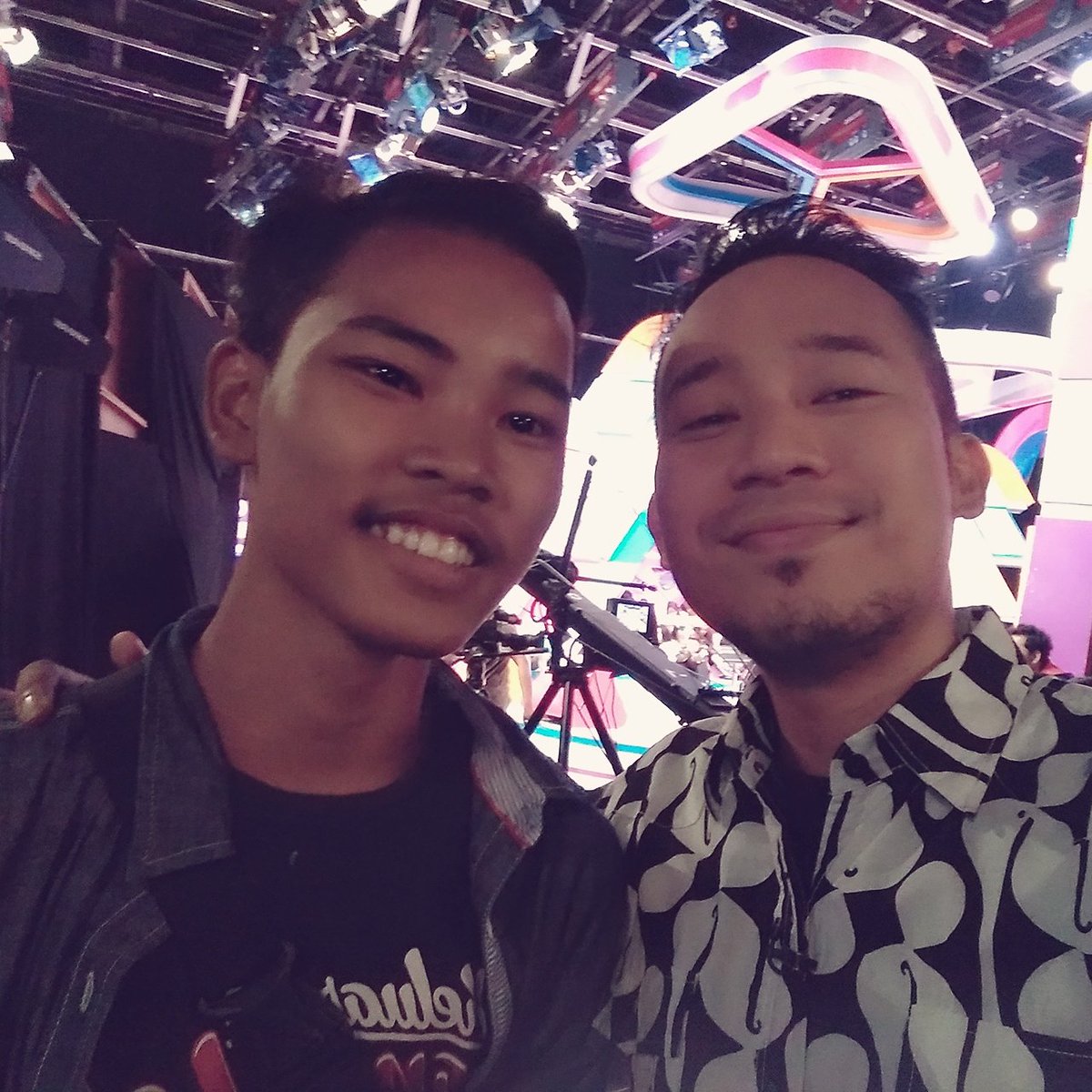 Alhamdulillah bersyukur bisa ketemu kang <a href="/DennyCagur/">Denny Cagur</a> lagi😂 kangen nya terobati😉😄
Makasih kangg den😊
#GueKBJ #meibulannyaKBJ #10mei