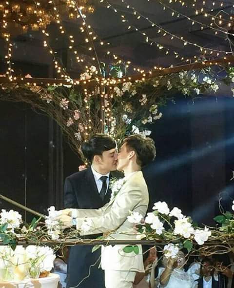 zom_1982's tweet photo. เขิลลลลลลลลลลล 😍😍😍😍 #KBwedding #KengBoy cr.alohakwang, vin https://t.co/9j1S557aYg