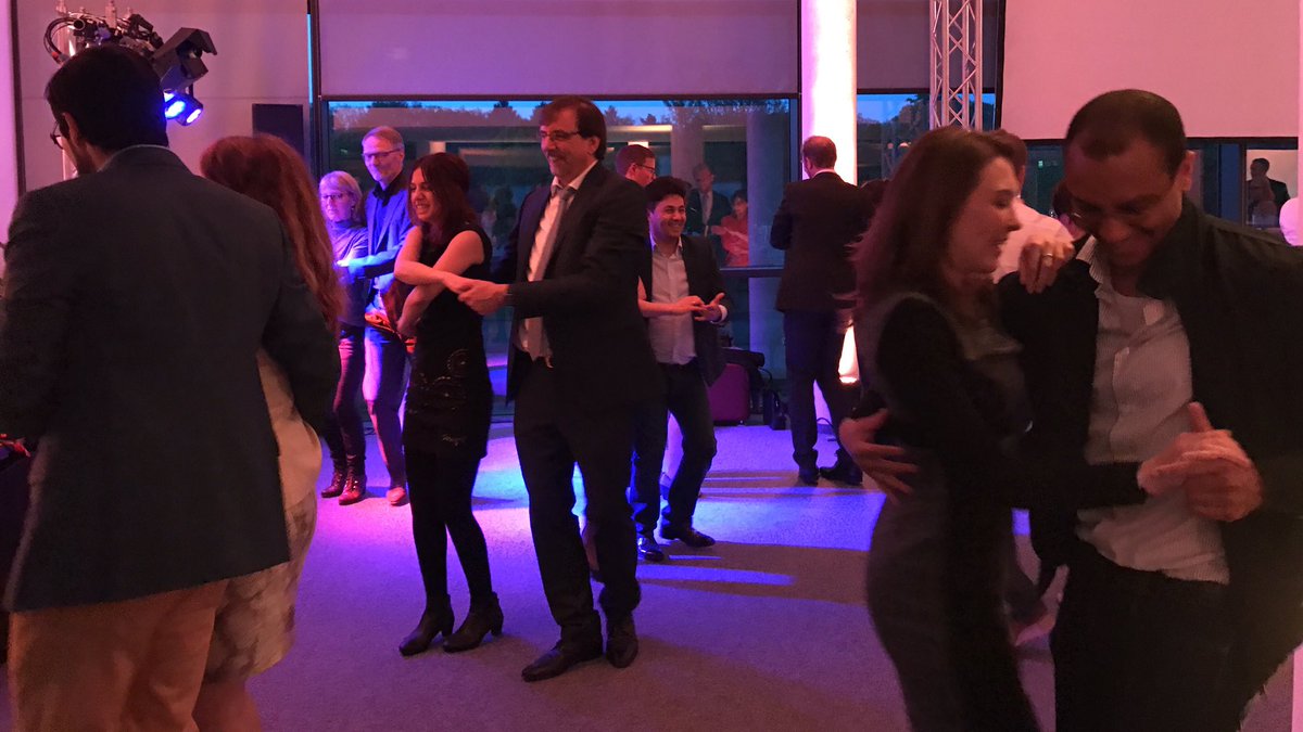 SICPaderborn's tweet image. Partystimmung 🥂 und tolle Atmosphäre bis in die Nacht in der #Zukunftsmeile 1. Tanzen.Gespräche.Feiern. Schön, dass Ihr alle da wart! #MST20