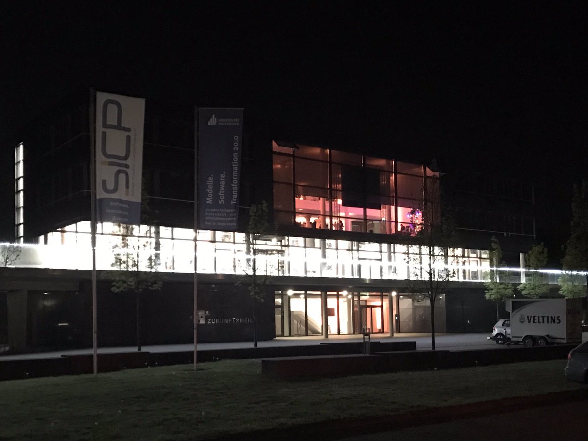 SICPaderborn's tweet image. Partystimmung 🥂 und tolle Atmosphäre bis in die Nacht in der #Zukunftsmeile 1. Tanzen.Gespräche.Feiern. Schön, dass Ihr alle da wart! #MST20