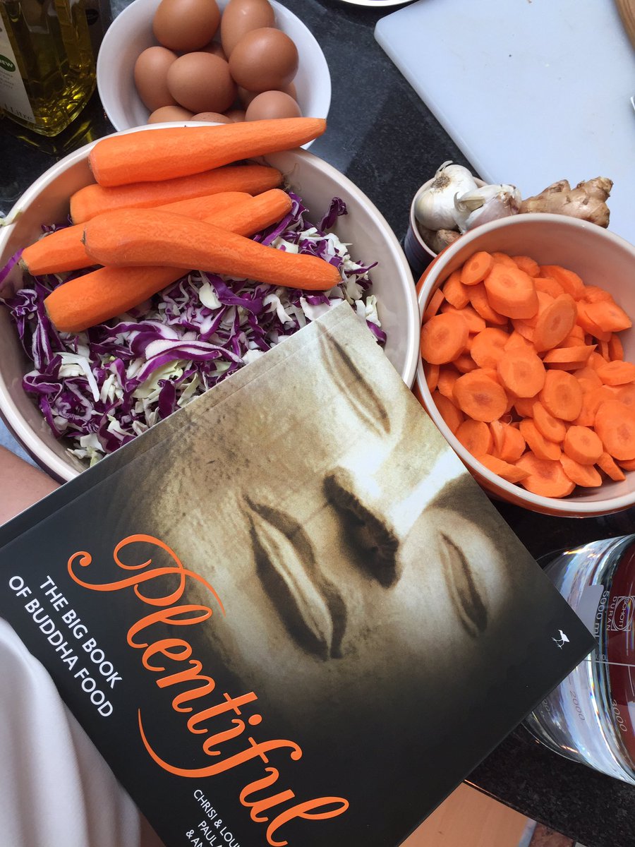 longevitymag's tweet photo. Learning how to cook healthy, Buddhist food with celebrity chef Paul Atkinson @HPCHydePark. Come and join in the live demo! #chefinmotion https://t.co/MA5eqDEInE