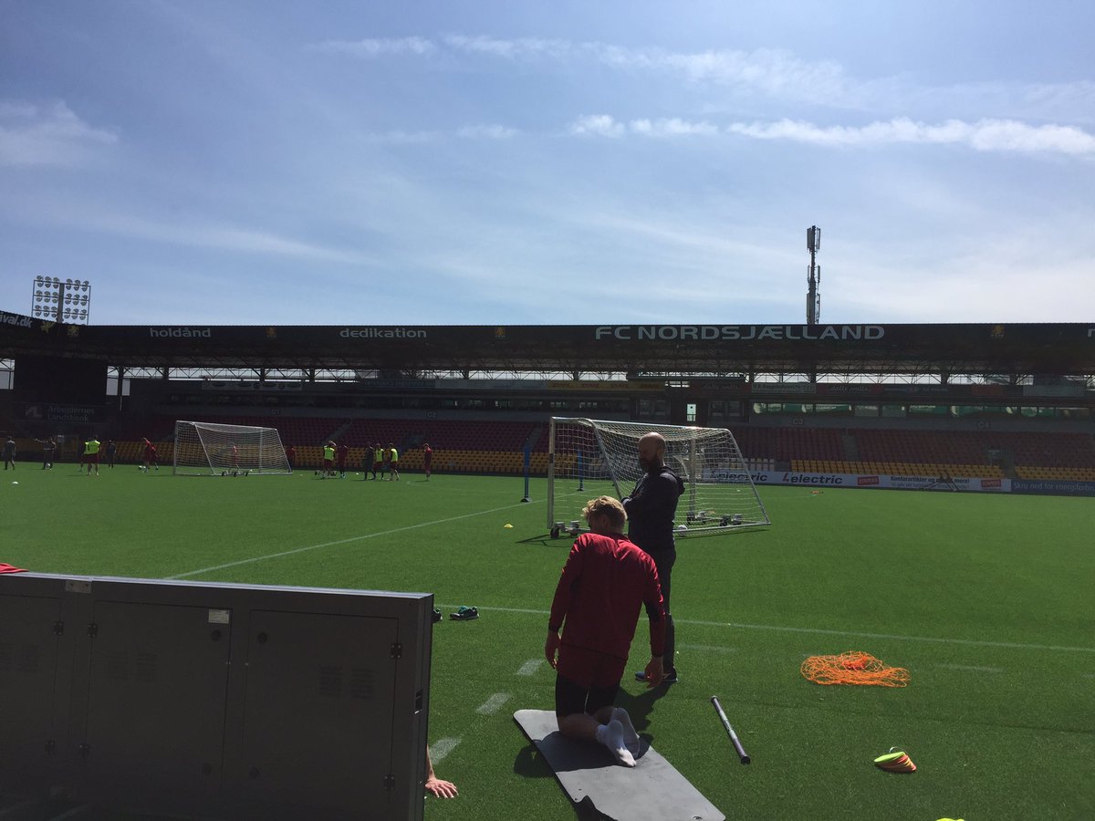 Benchmark54's tweet photo. ☀️⚽️| A perfect day at @FCNordsjaelland. Today's agenda: #load &amp; #injury management. #Denmark #SuperLiga https://t.co/j0A5Lbqbdv