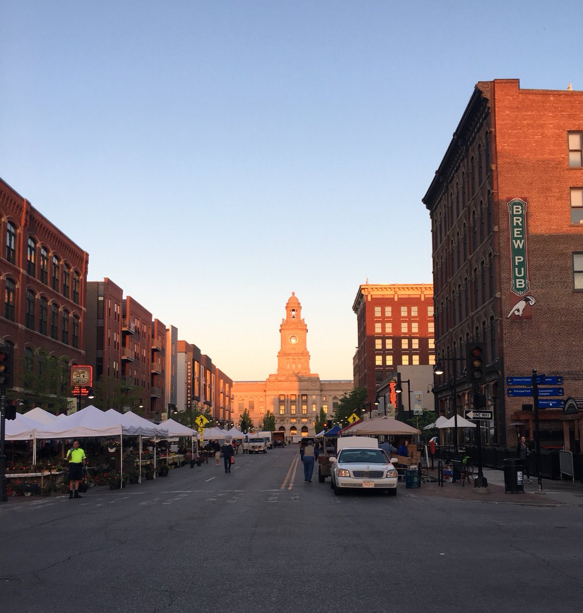 IowaMurphy's tweet photo. Getting ready for opening day at the @DTFarmersMarket! #DTFM #DSMUSA https://t.co/JOO5hcFzgJ