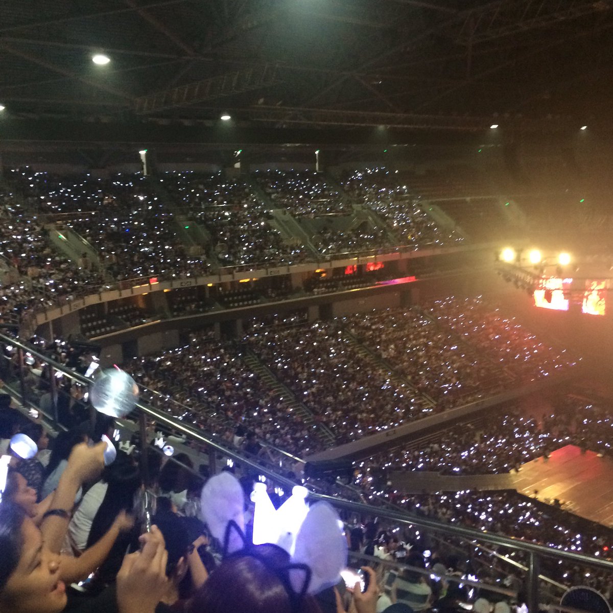 chimsquardeu's tweet photo. OMGGGGGGGGGG... PH ARMYS WERE SOOOOO EXCITEEEEDDD!!! #WINGSTourInManila #BTSWingsTourManila https://t.co/D0G4nWHZex