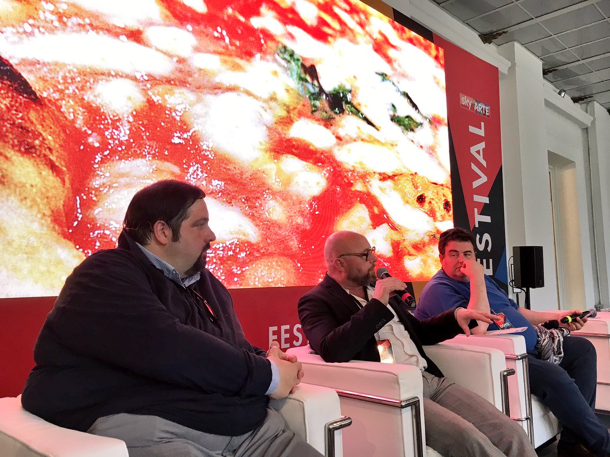 "Con <a href="/Etnodigital/">Etnografia digitale</a> usiamo i dati non solo per capire ciò che succede in rete, ma anche nella vita reale." #Arvidsson. #SkyArteFestival