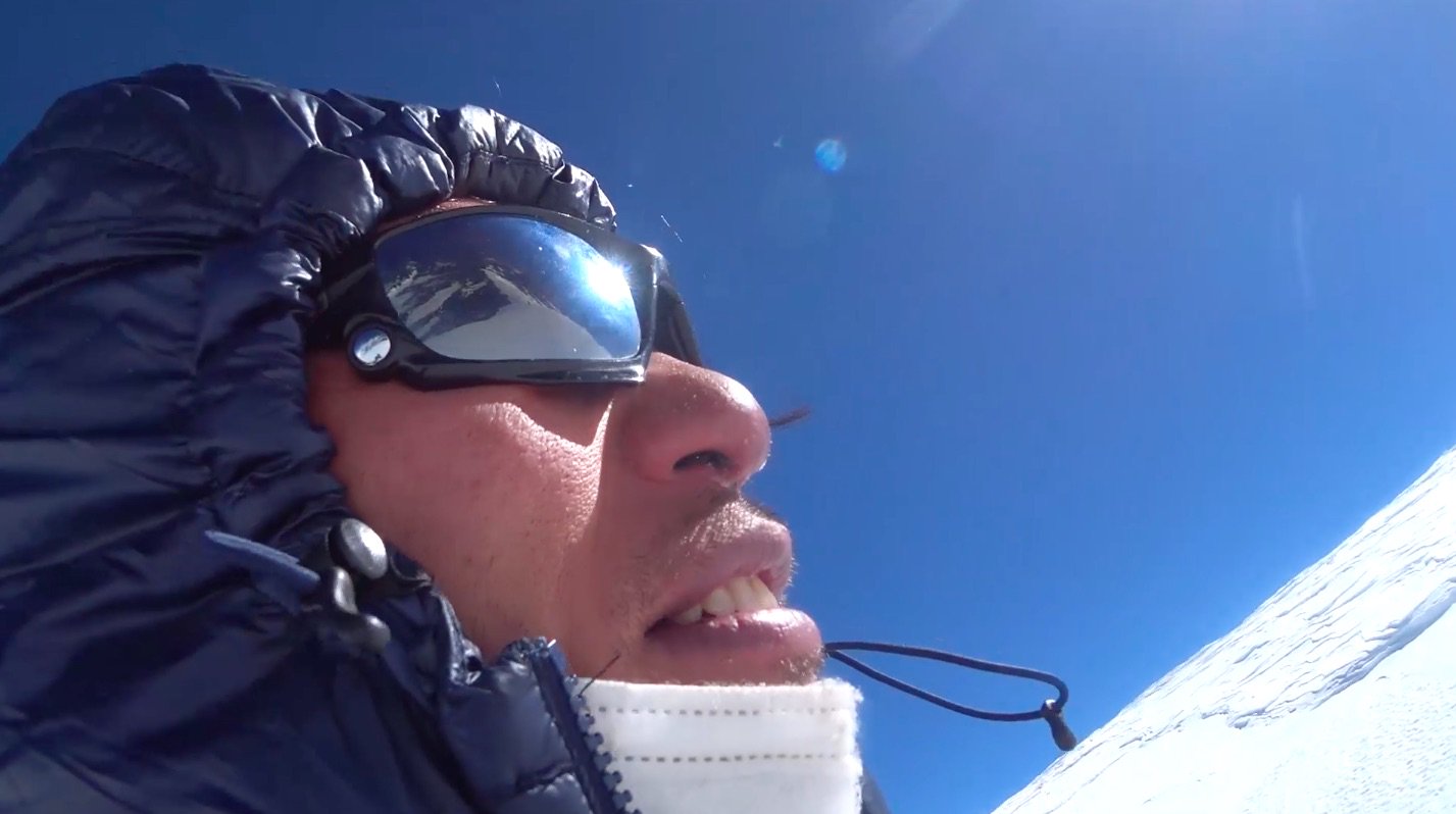 栗城 史多 久しぶりのノースコル 今回の順応登山で北壁のルートでかなり気になる部分を発見 青く黒く光る長い氷の道 ベースキャンプでゆっくり身体を休めながら慎重にトライしていきます Facebook ようこそエベレストへ 動画有 T Co
