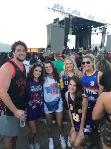 foster3_nic's tweet photo. they didn't want "No Problem" with us #jmblya #chancetherapper https://t.co/NfKJ7LuRKZ