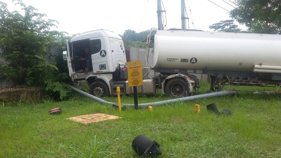 n9Jangx's tweet photo. Senawang - Kemalangan di traffic light Lavender Height menuju ke K.Pilah sebentar tadi melibatkan sebuah tanker.
credit #ITKcrew #Killer https://t.co/m9h1wLrDKP