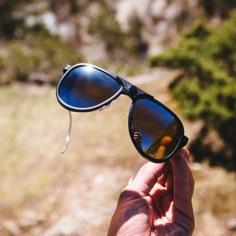 Travel light.
vuar.net/2jGeV47
photo: <a href="/VincePerraud/">vince perraud</a>
#Vuarnet #mineralglass #pyrenees