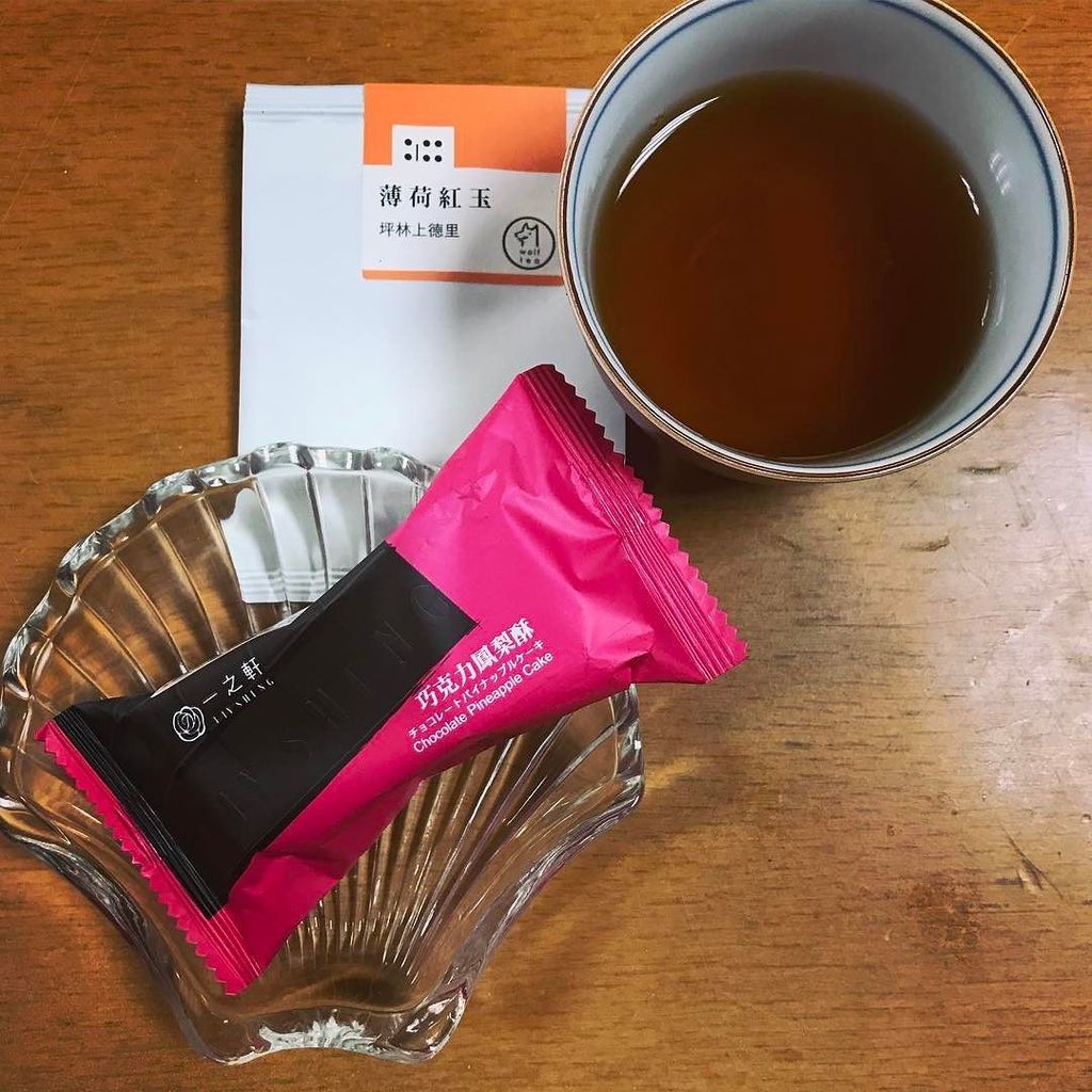 harunanxxx's tweet photo. 台湾的おやつ #一之軒 #wolftea #pinapplecake https://t.co/rWh3T7aZgH