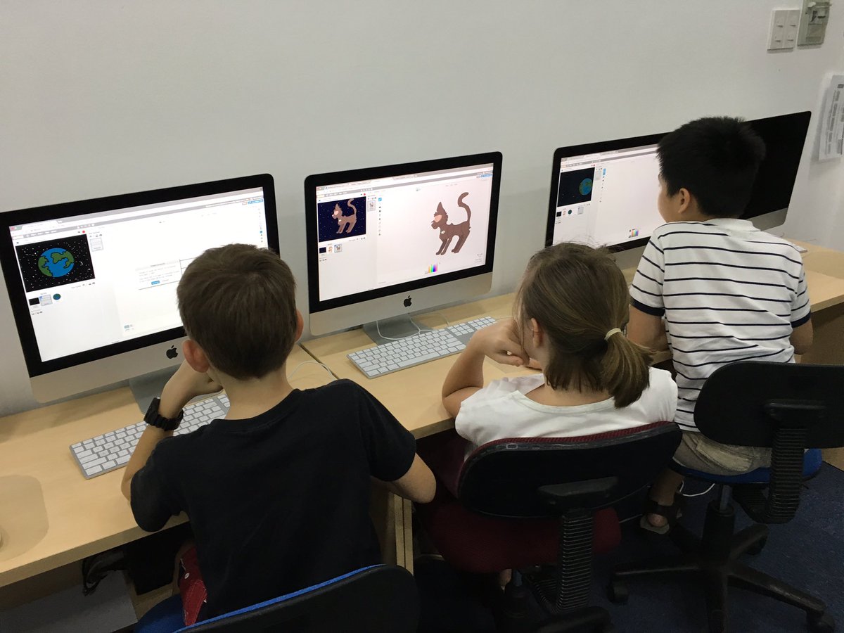 heatherprekop's tweet image. Beginners, intermediate and advanced coders working on their games for the #globalcodeathon #ishcmcib