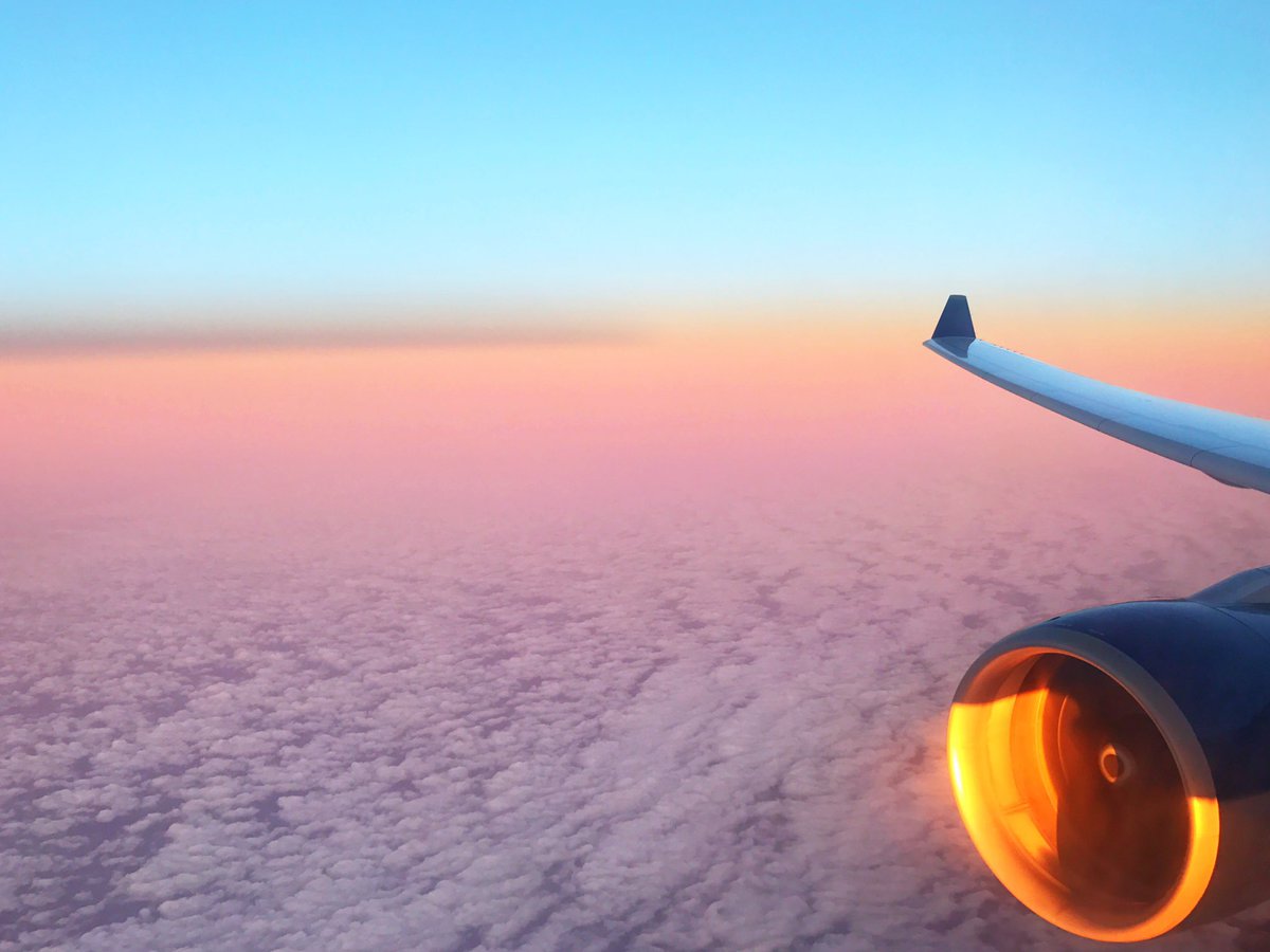 Jschamberger's tweet photo. Cruising into the sunrise en route to Amsterdam on @Delta ✈️ #photoginflight https://t.co/Ts5BDffapd