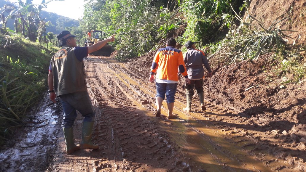 Soemarno03's tweet photo. Akses jalan curup muara aman terputus https://t.co/0blUJzZW1I