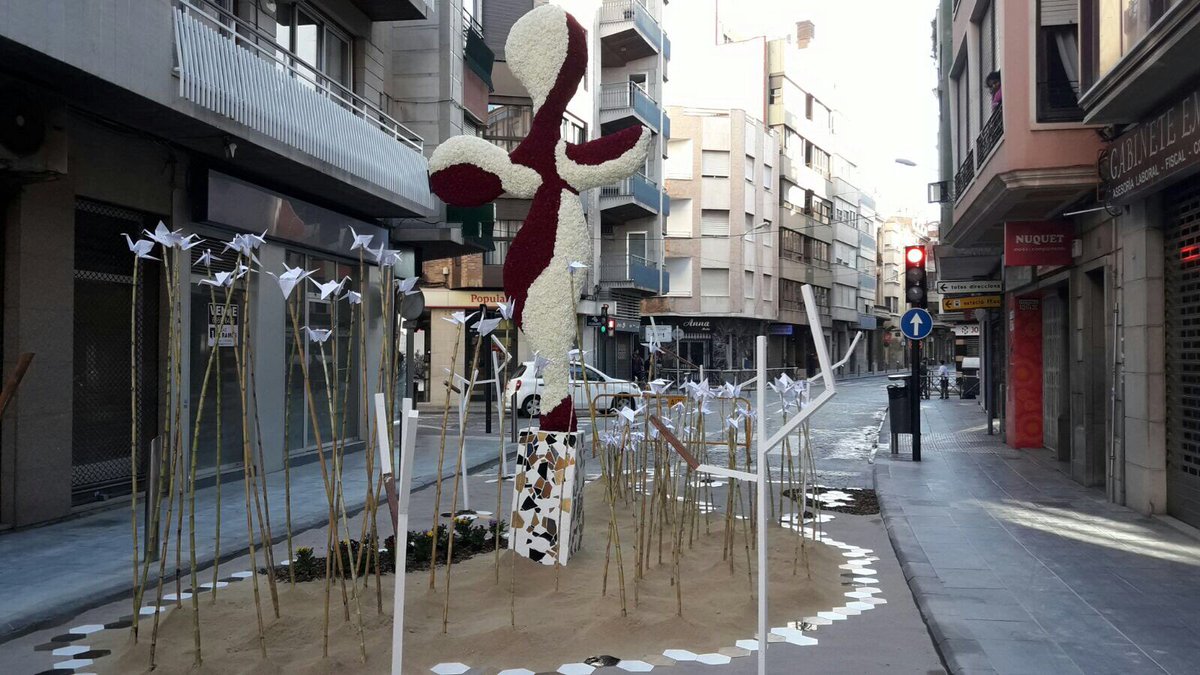FallaLaRavalera's tweet photo. La nostra Creu major https://t.co/rjdvAgnEnn