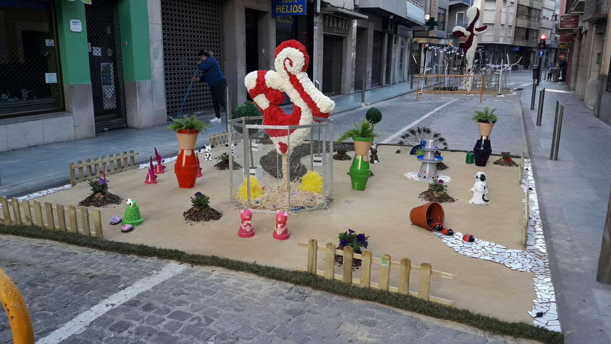 FallaLaRavalera's tweet photo. La nostra Creu infantil https://t.co/XTCKwwAhaG