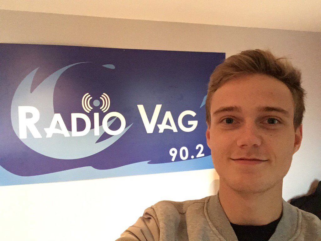 MatHood's tweet photo. De 10h à 12h en direct sur @RadioVagFM pour parler de mon premier album 😉
#MatHood #1stAlbum https://t.co/daKrtMLJQa