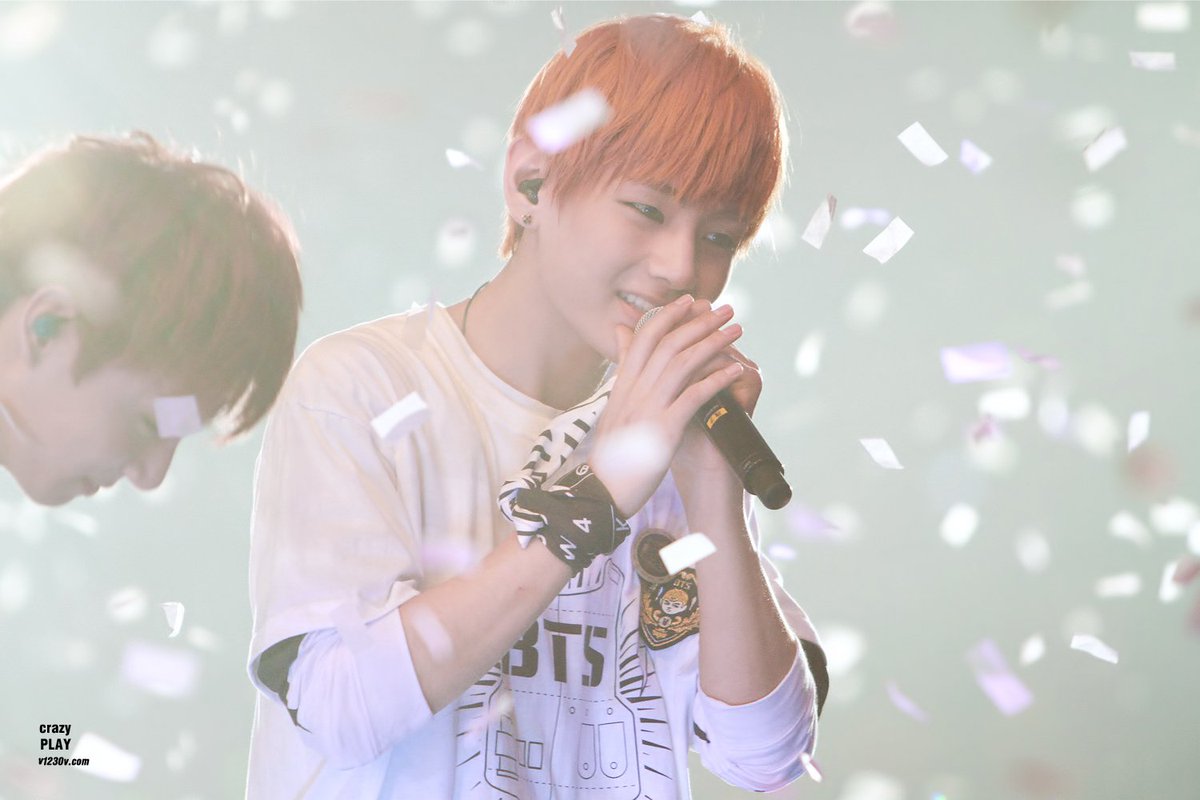 thisisaorpor's tweet image. เวลาผ่านไปเร็วมาก จากแทฮยองในวันนั้นกลายมาเป็นวีทีเราชอบในวันนี้ บังทันเติบโตขึ้นกันมากและเดินไปไกลกว่าเดิม สัญญาว่าจะรักตลอดไปนะ❤ #BTSBBMAs