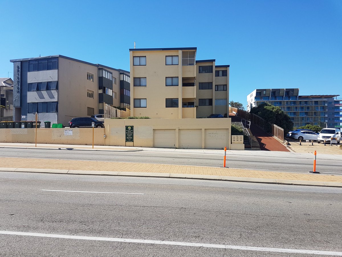 Planographer's tweet image. #builtform #scarboroughbeach #perth #westernaustralia #architecture #geography #urbanplanning #uwa #geog1103 #fieldtrip