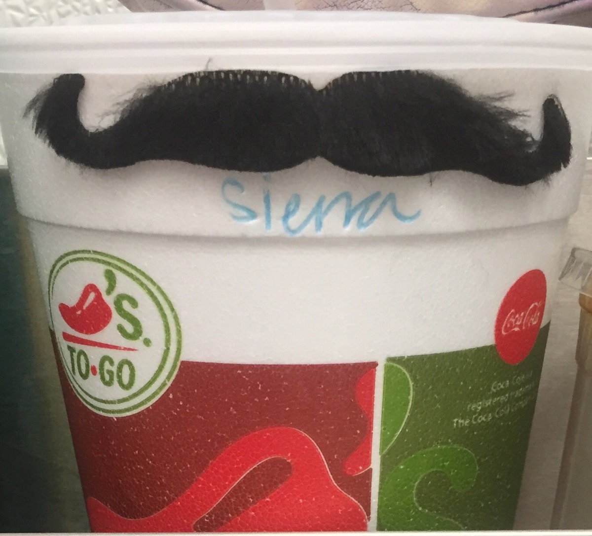eee_gg's tweet photo. #CincoDeMayo #goodtimes #happyTMs #happyguests #eventheCupwasinthespirit @jesse_mattson @SdscowStephanie @AmieHuff_ @treyhornaday 🌶💚 https://t.co/LSrntCrOnW