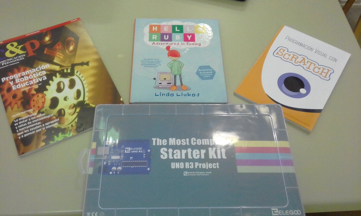 pep_oliveras's tweet photo. Tot apunt pel #ScratchEdMeetup del grup #ScratchEdBCN ganes d'aprendre i https://t.co/07Dotg1359