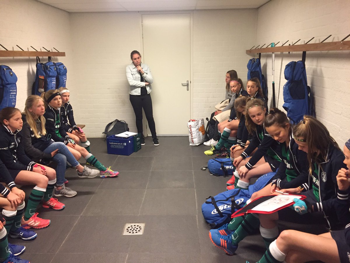 PushMd1's tweet image. Bijna klaar voor de wedstrijd tegen Breda MD1 @BHBCBreda @BHVPush @HockeyStyle #thelittlegreenmachine