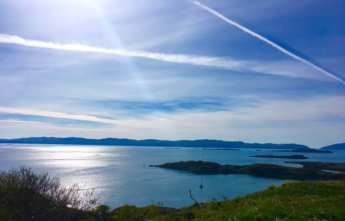 duntrunecastle's tweet photo. Early evening view of the sea &amp; #Jura. #wildaboutargyll #argyll #Scotland @ExploreArgyll @Argyll_IslesApp @VisitScotland @mvscotland https://t.co/CfI78ytTTw