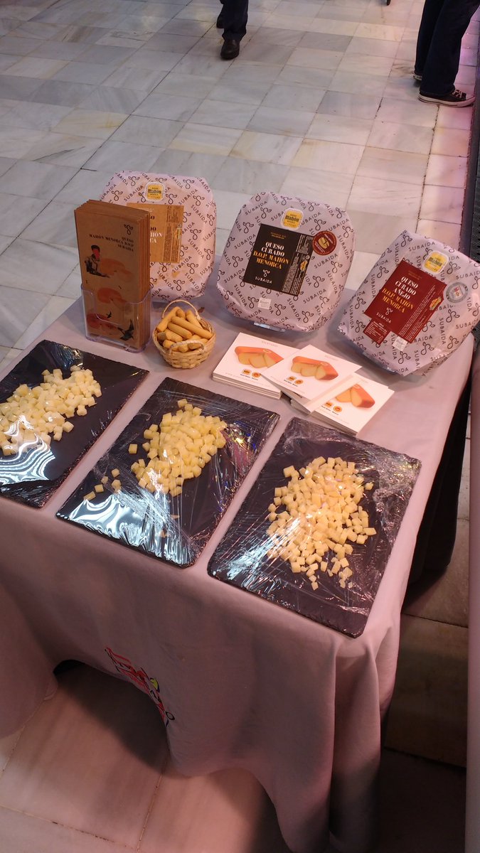 mastercheesesvd's tweet photo. Buenos días!!! Hoy toca degustar los #Quesazos de @FincaSubaida en #BonFromage Mejor queso de España 2016 Te lo vas a perder?? https://t.co/smuZPXjxXX