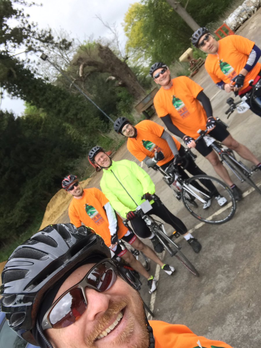 EntertainerTeam's tweet photo. Go team Entertainer!! Stunning athletes.. #BigCotswoldChallenge https://t.co/UY5csruvx7