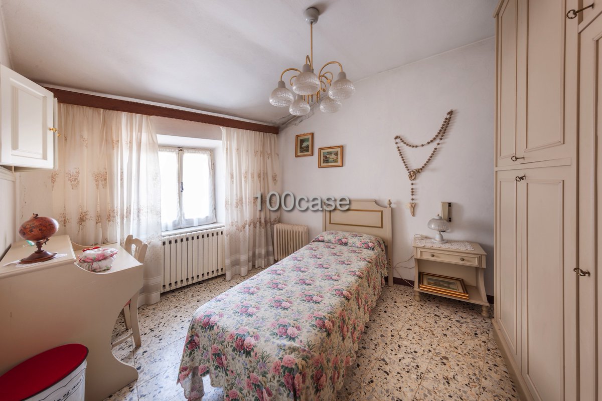 100_case's tweet image. #Toscana #AbbadiaSanSalvatore #vendita #terra-tetto #centrostorico @100case
immobiliare100case.it