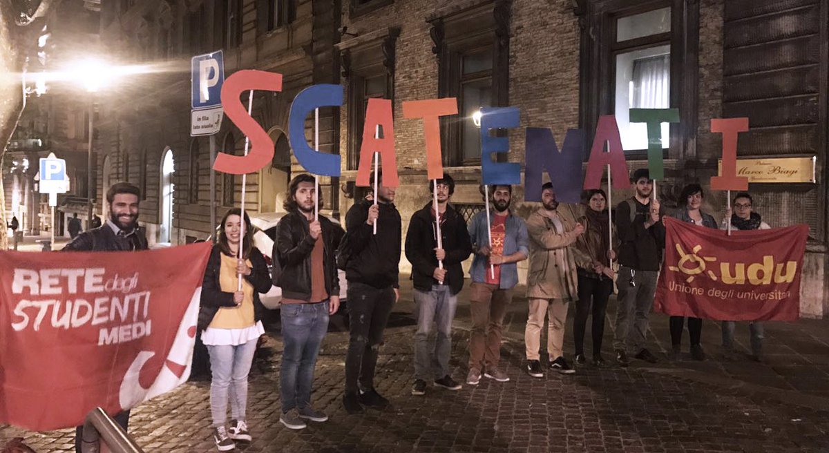 udu_sind's tweet photo. Blitz notturno al Ministero del Lavoro.
Oggi pomeriggio in piazza!
#scatenati #vogliamodiritti #SfidaXiDiritti
https://t.co/Ee0ShEqWd2 https://t.co/v5ToHlmVI1