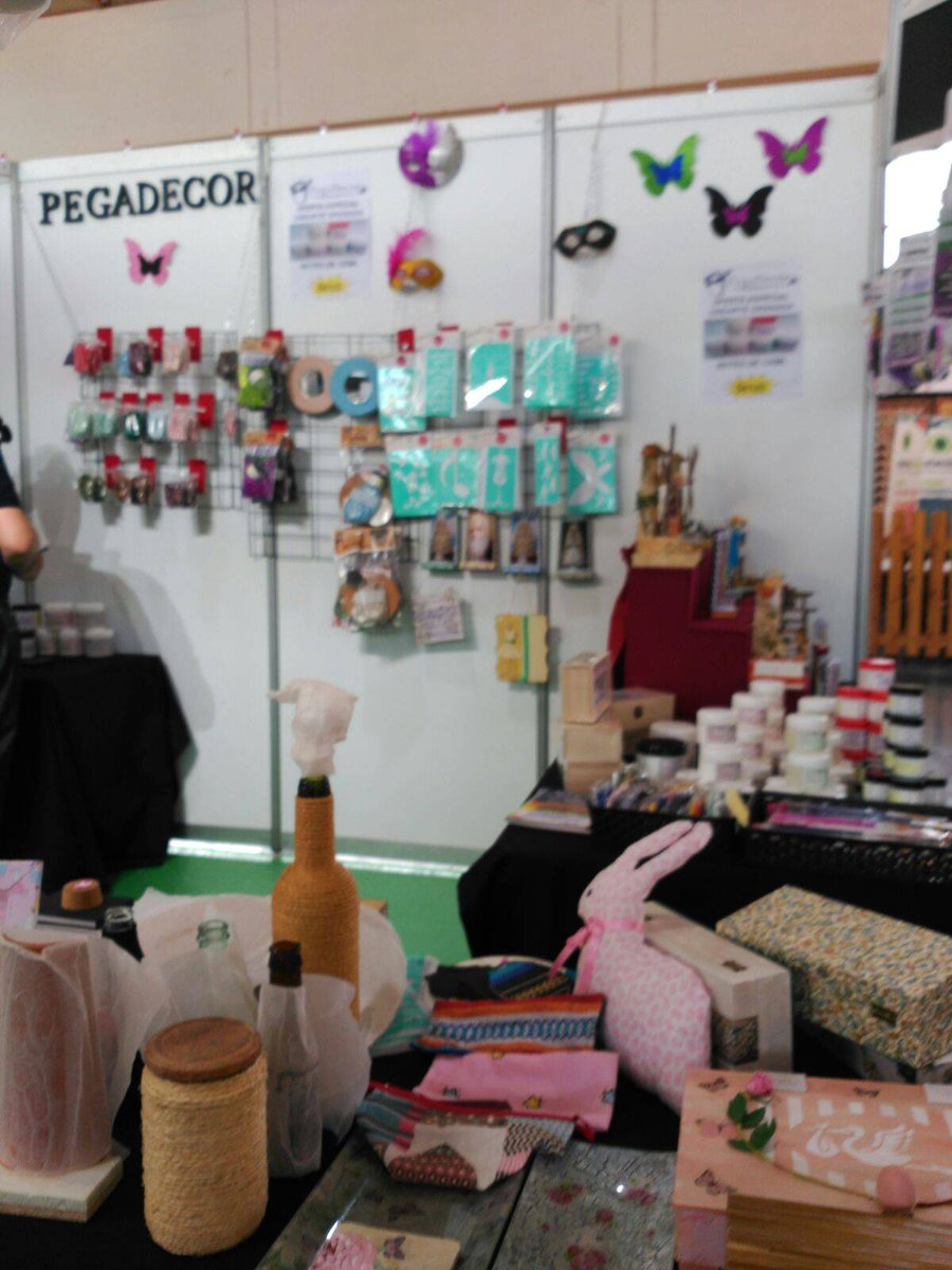 pegadecor1's tweet photo. Todo listo para el segundo día en Crearte Granada. #Pegadecor https://t.co/HVRq6tTu84 https://t.co/ncmYGWZE4n