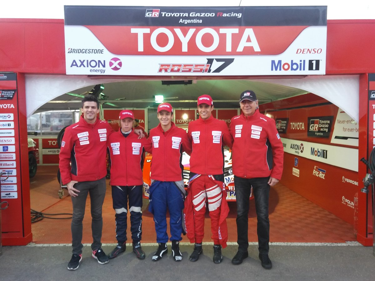 TGR_Arg's tweet photo. ¡A disfrutar la experiencia! #PilotosApadrinados @SuperTC2000 #Toyota @Juanacosta199 @RudiBundziak @hernanpalazzo01 https://t.co/ybyahSXsTf