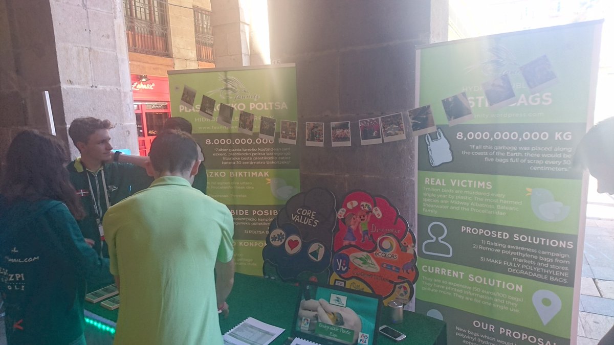 Begonazpiikas's tweet photo. Entre los proyectos científicos de la #Zientzia #azoka17, la bolsa biodegradable de @faunity11, que llegó a la final mundial de la #Fll https://t.co/SEK1qNuNtt
