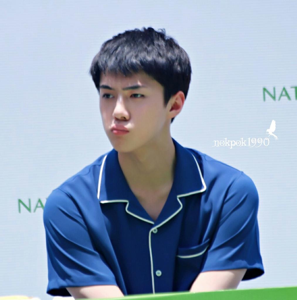 _gom114js's tweet photo. "คูมแม่ขาหิวข้าว"
"อีก5นาทีข้าวจะสุกค่ะ"
ผ่านไป5นาที
"คูมแม่ขาา ข้าวฉุกยางง"
"แปบนะคะ"
"คูมแม่ข.."
"น้องเซฮุนหนูรอเงียบๆนะคะ!"
/หนูโดนดุ https://t.co/aGzs1pjWGW